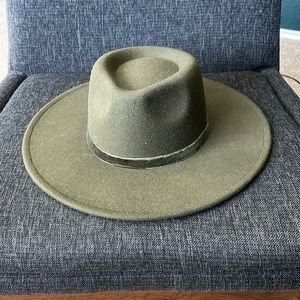 Wide brim hat